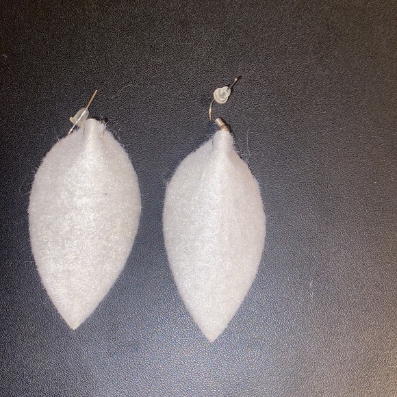 Lightweight earrings - Picture 2 of 2